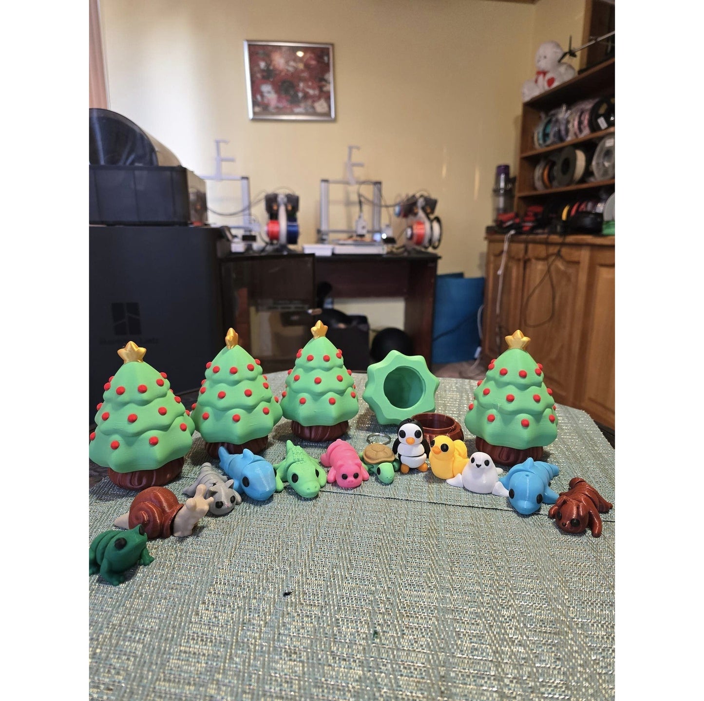 Christmas tree container - No Hands 3d