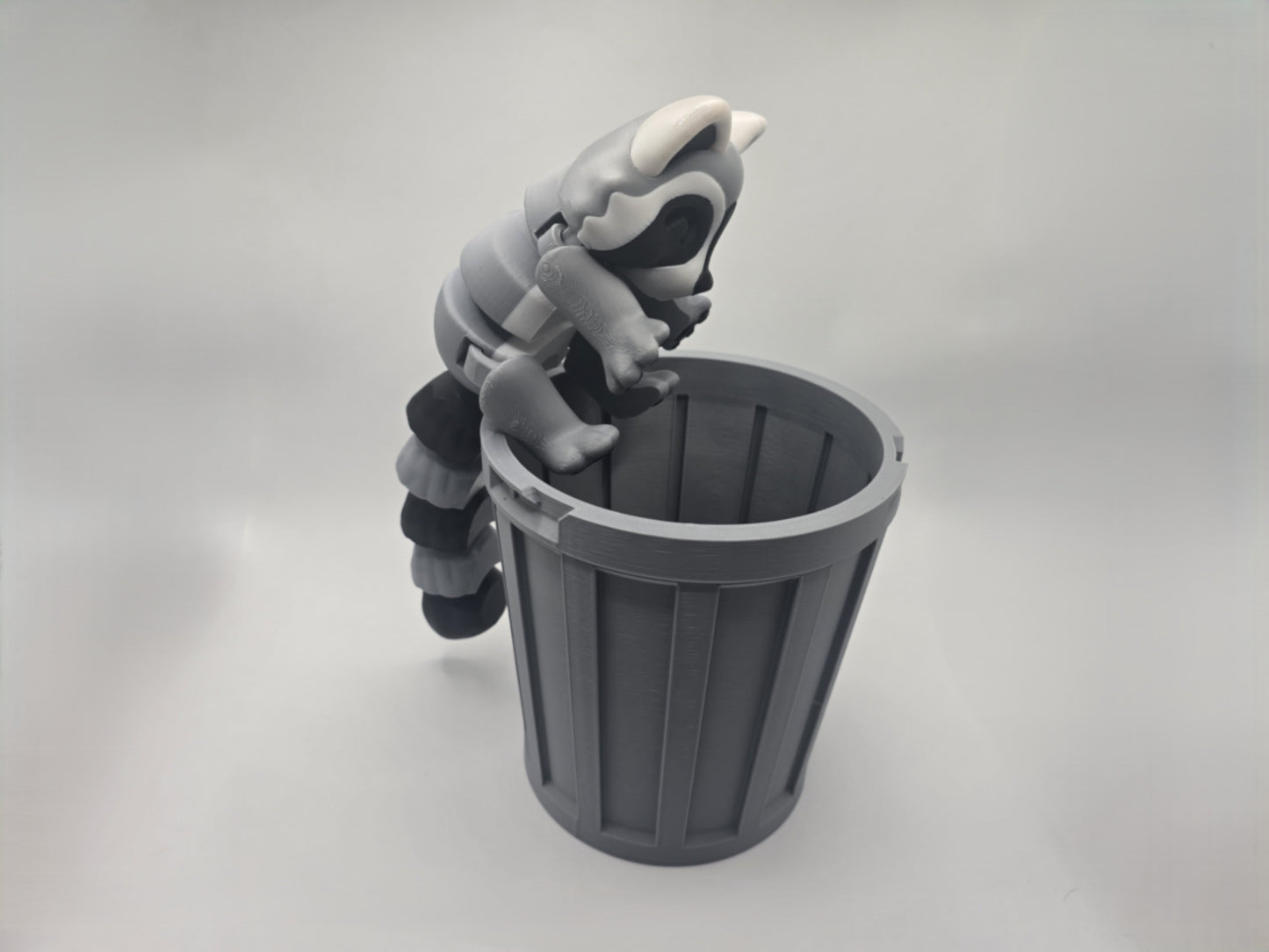Giant Racoon and Trash can - No Hands 3d