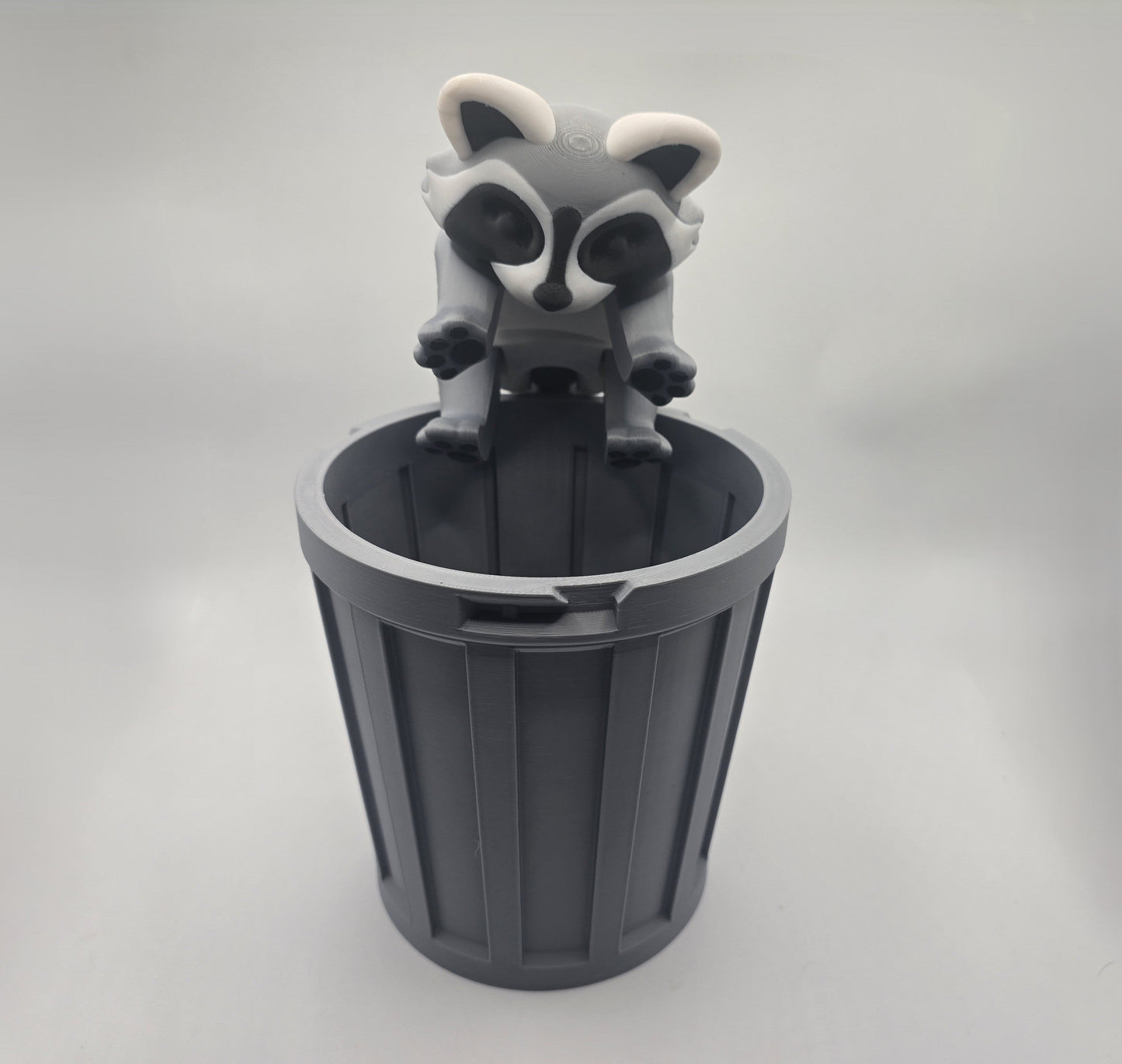 Giant Racoon and Trash can - No Hands 3d