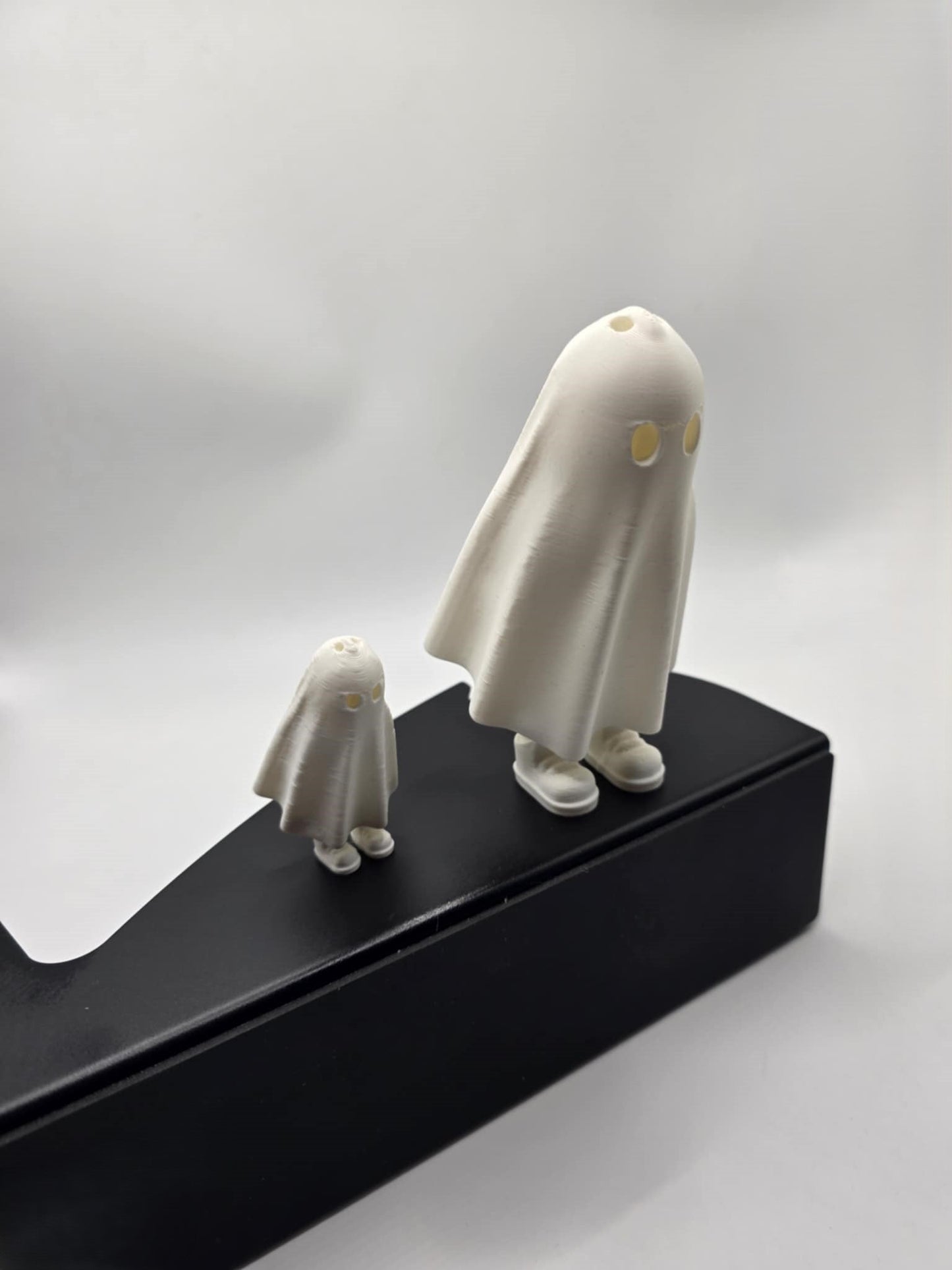 Halloween ghost with legs - No Hands 3d
