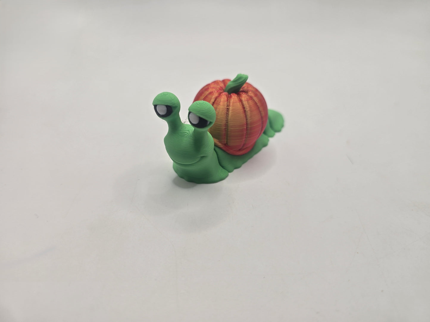 Halloween Snails - No Hands 3d