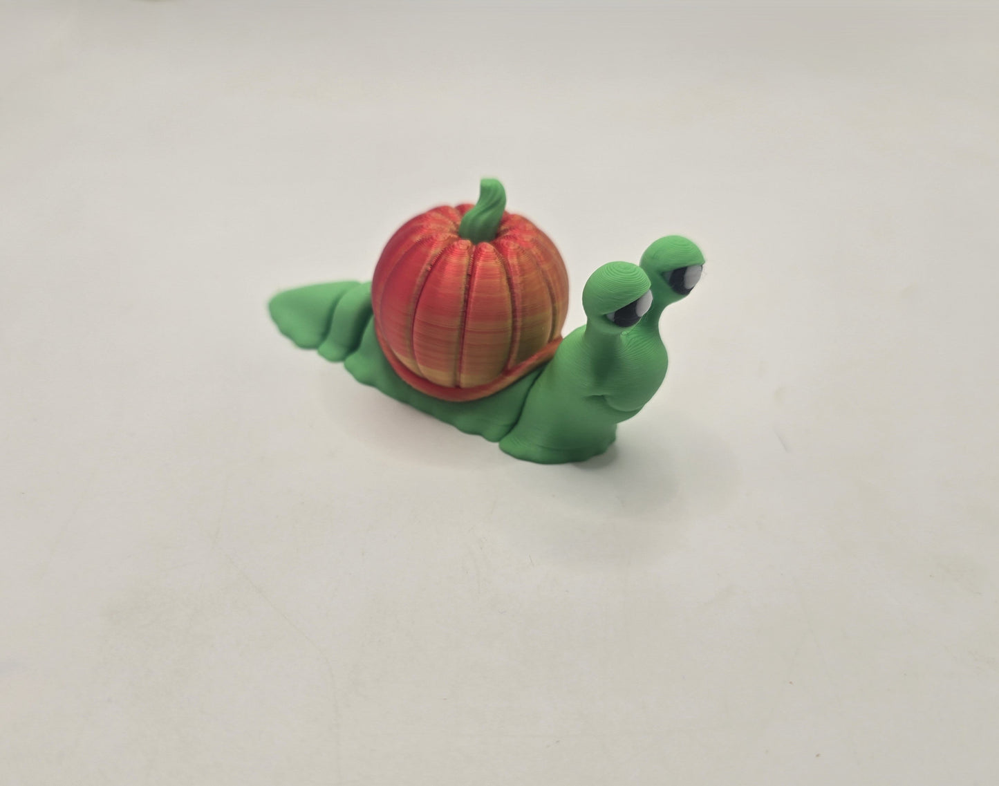 Halloween Snails - No Hands 3d