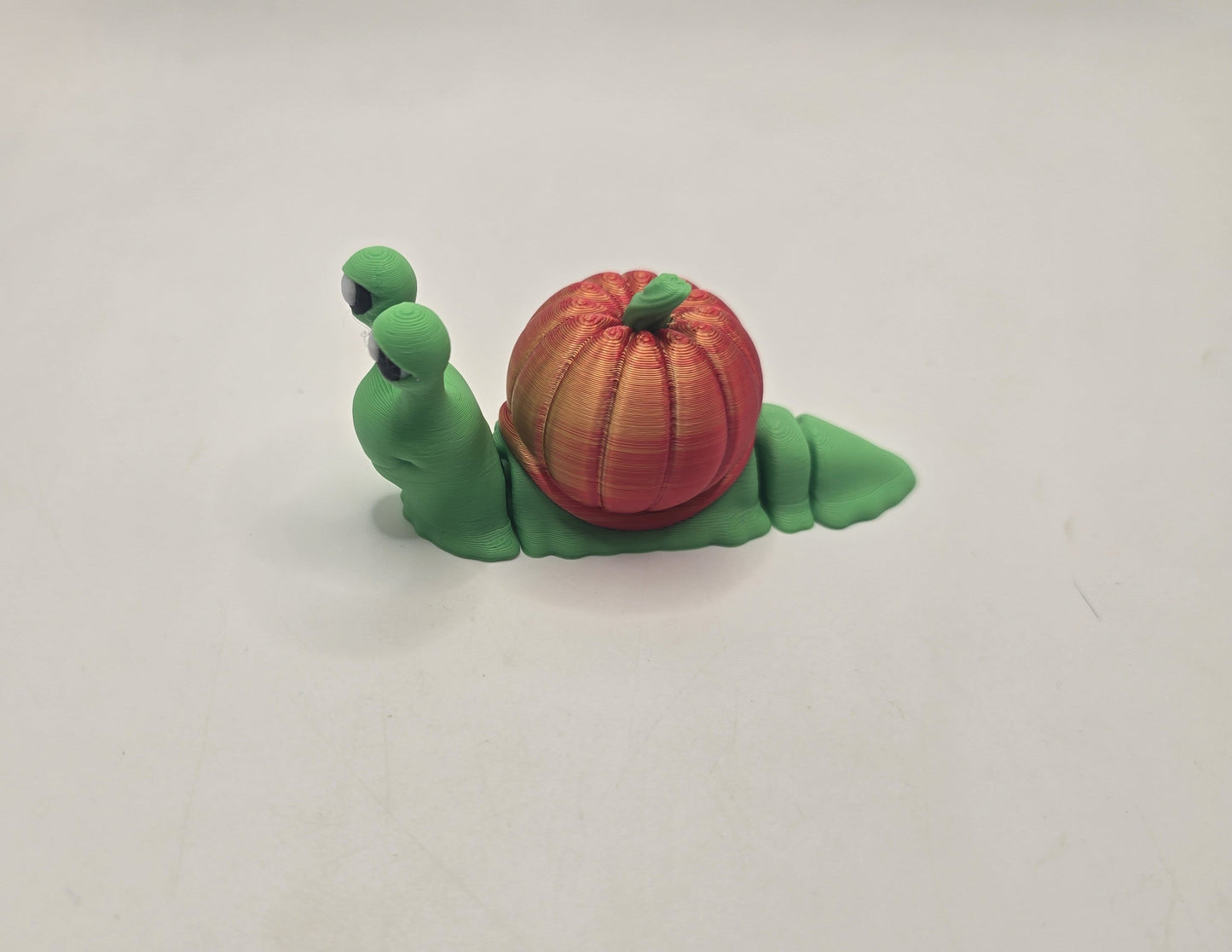 Halloween Snails - No Hands 3d