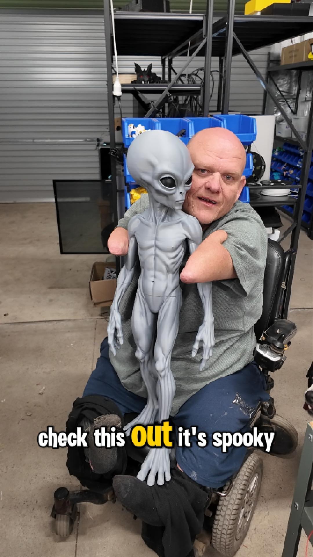 3 Foot Alien - No Hands 3d