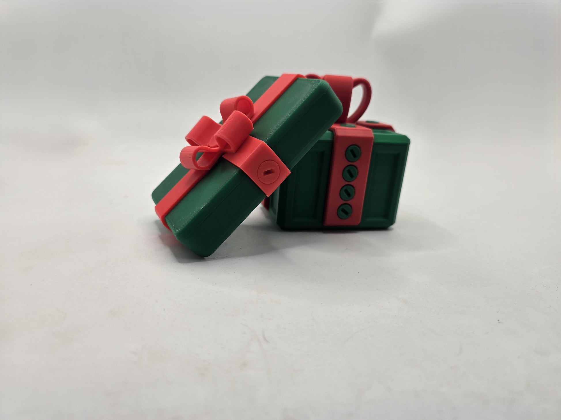 Annoying Gift Box - No Hands 3d