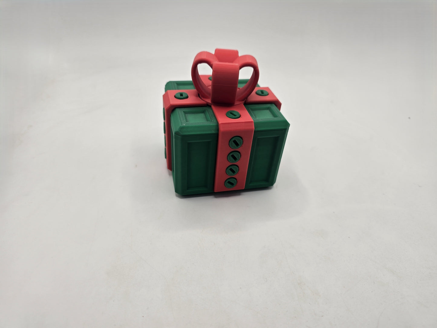 Annoying Gift Box - No Hands 3d