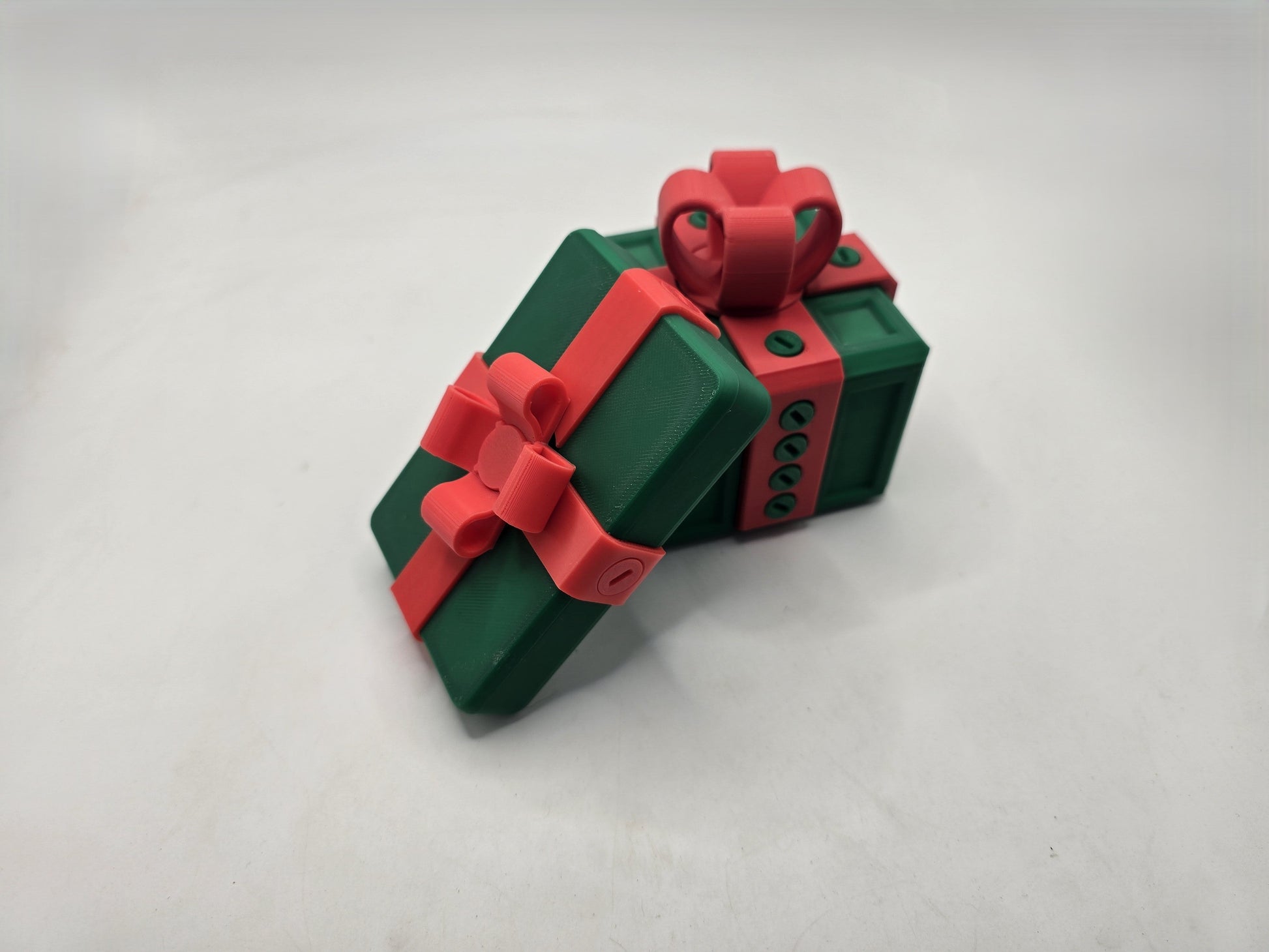 Annoying Gift Box - No Hands 3d