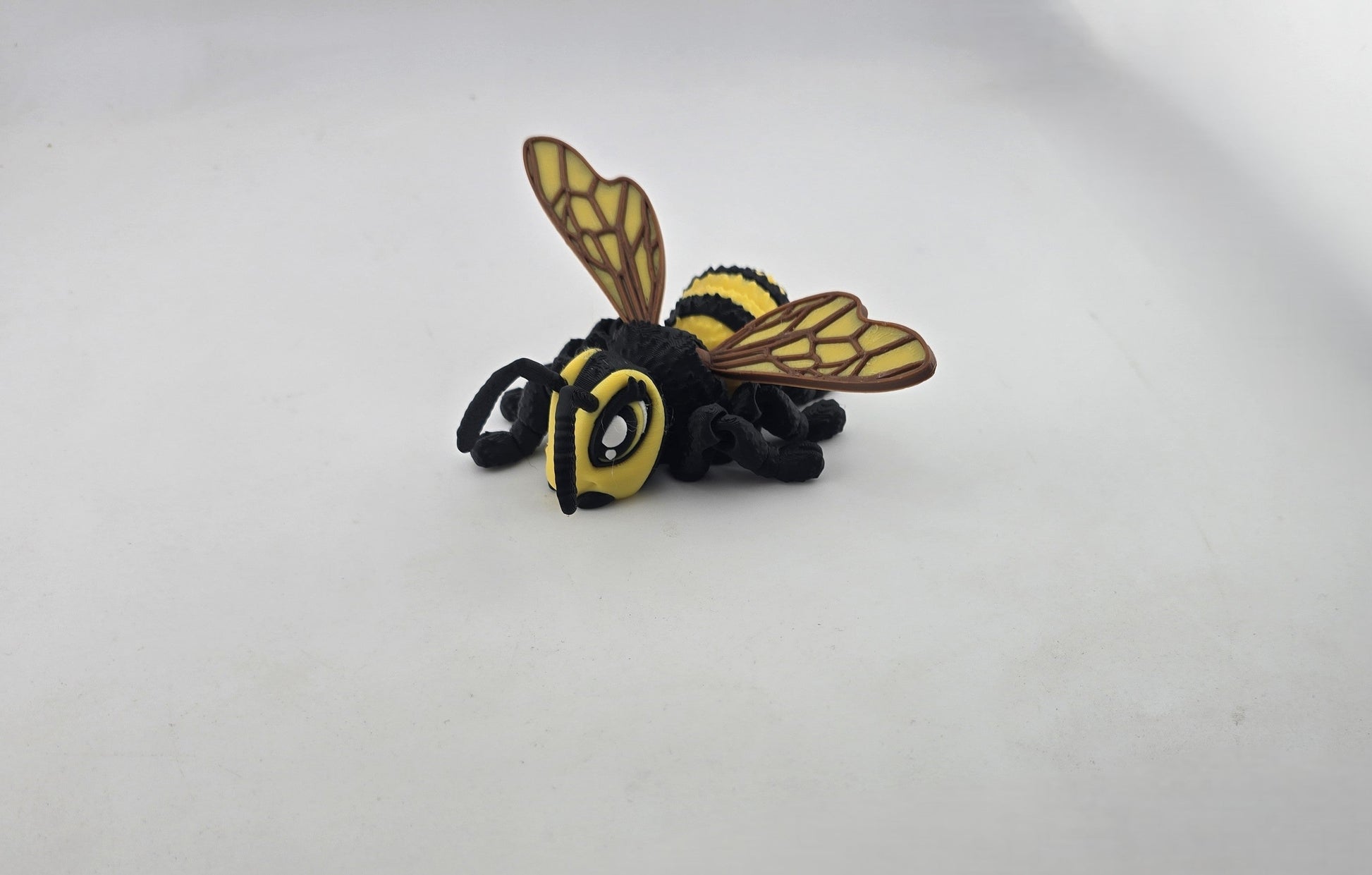 Bee - No Hands 3d