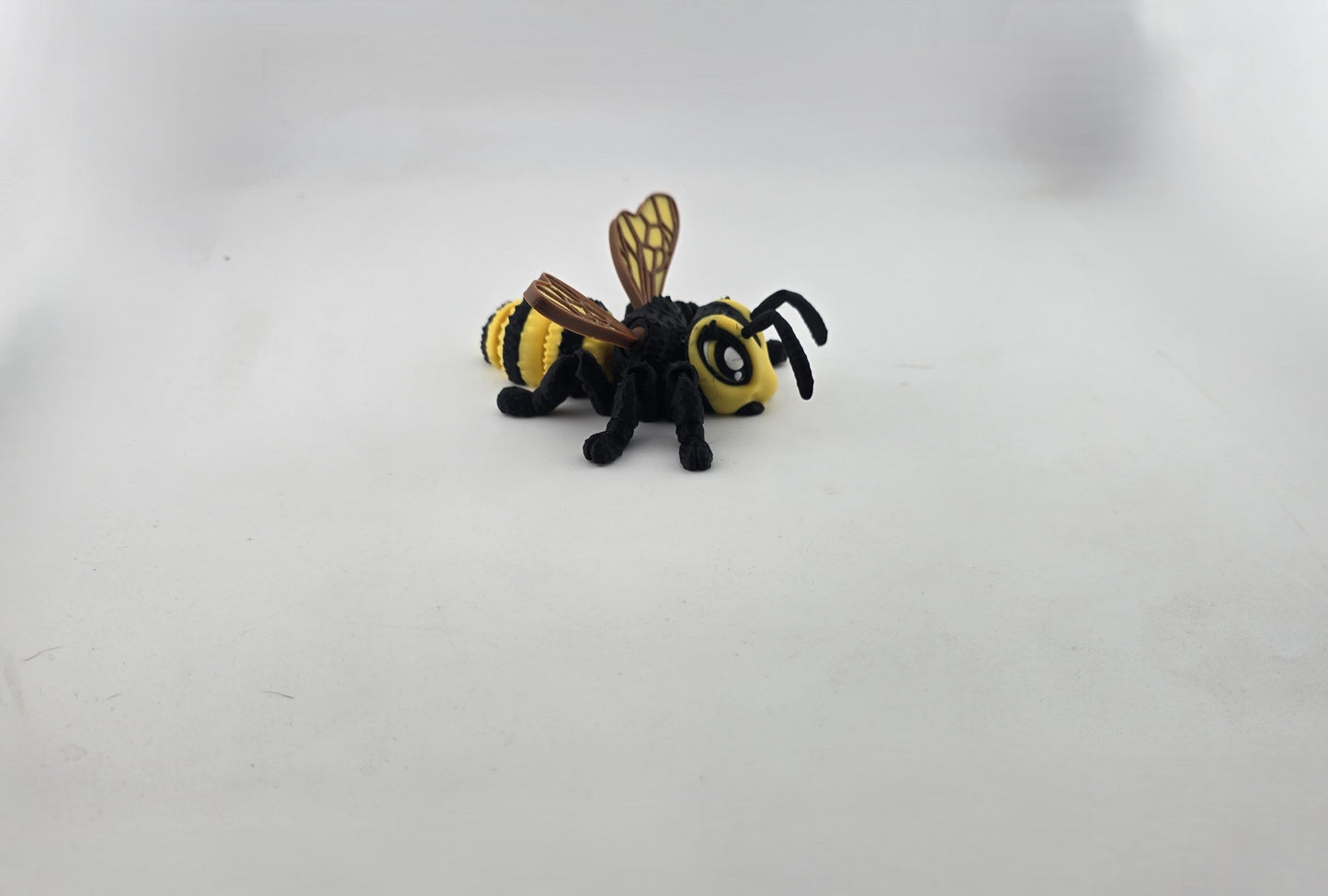 Bee - No Hands 3d