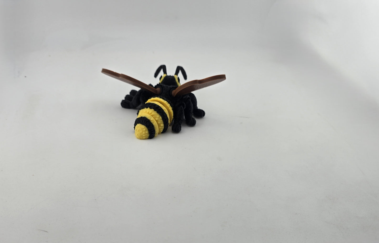 Bee - No Hands 3d