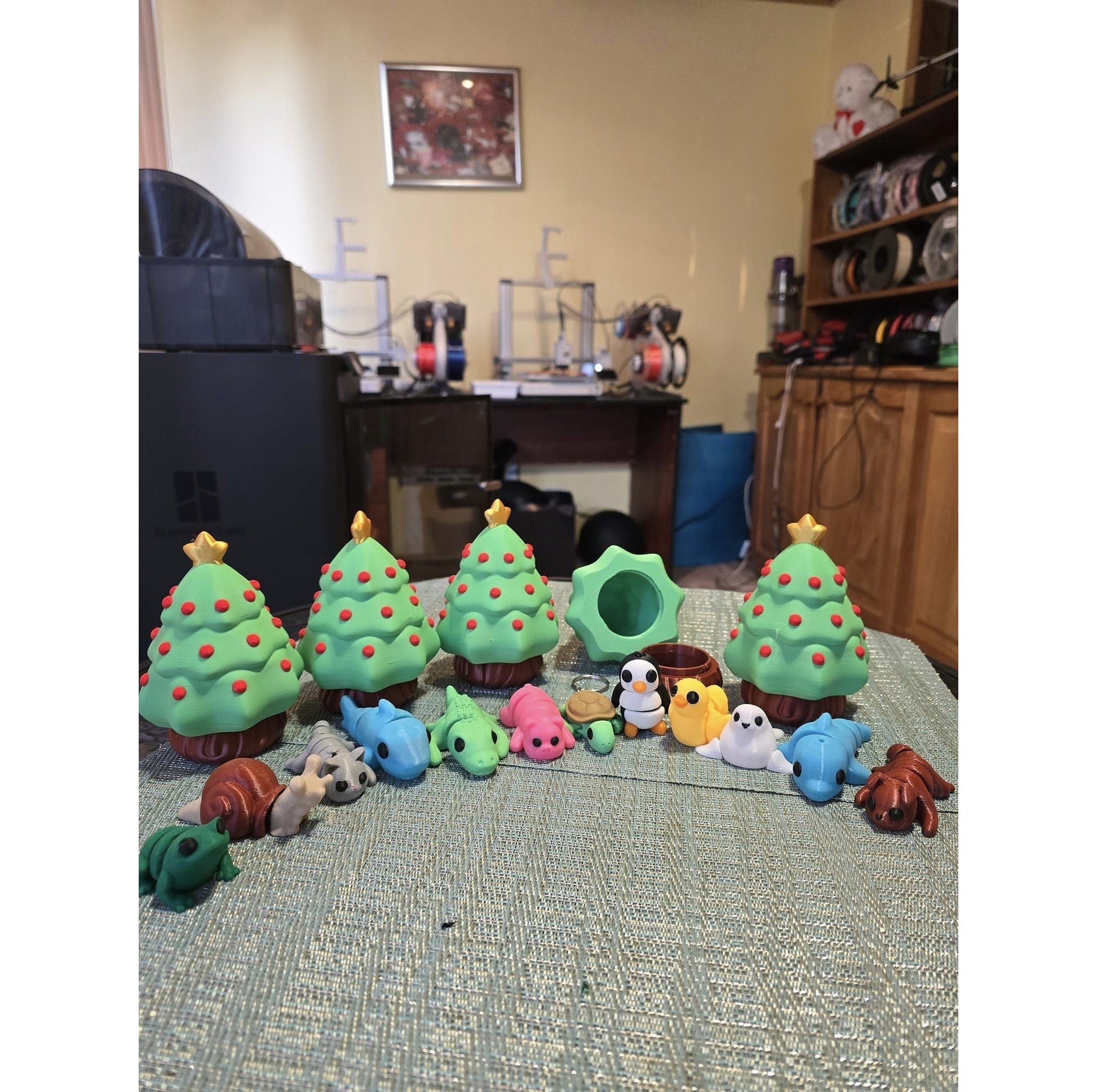 Christmas tree container - No Hands 3d