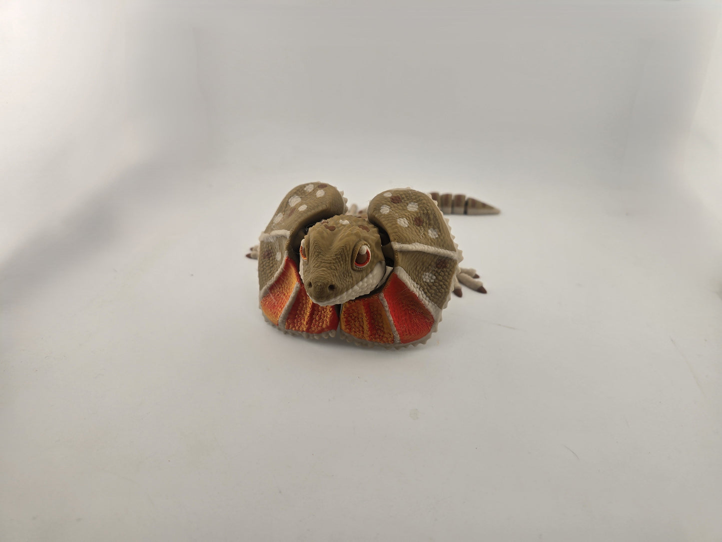 Frilled Neck Lizard - No Hands 3d