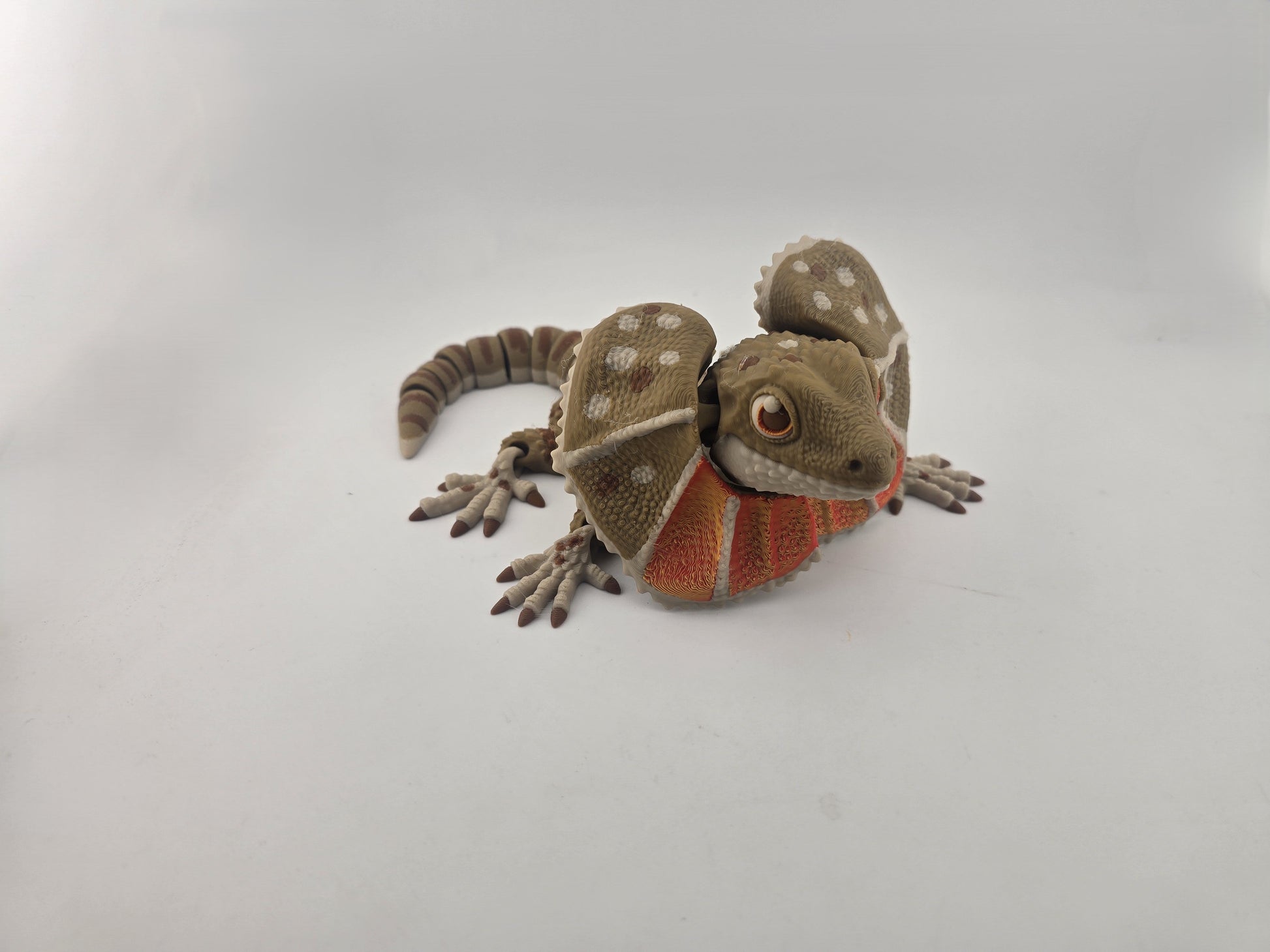 Frilled Neck Lizard - No Hands 3d