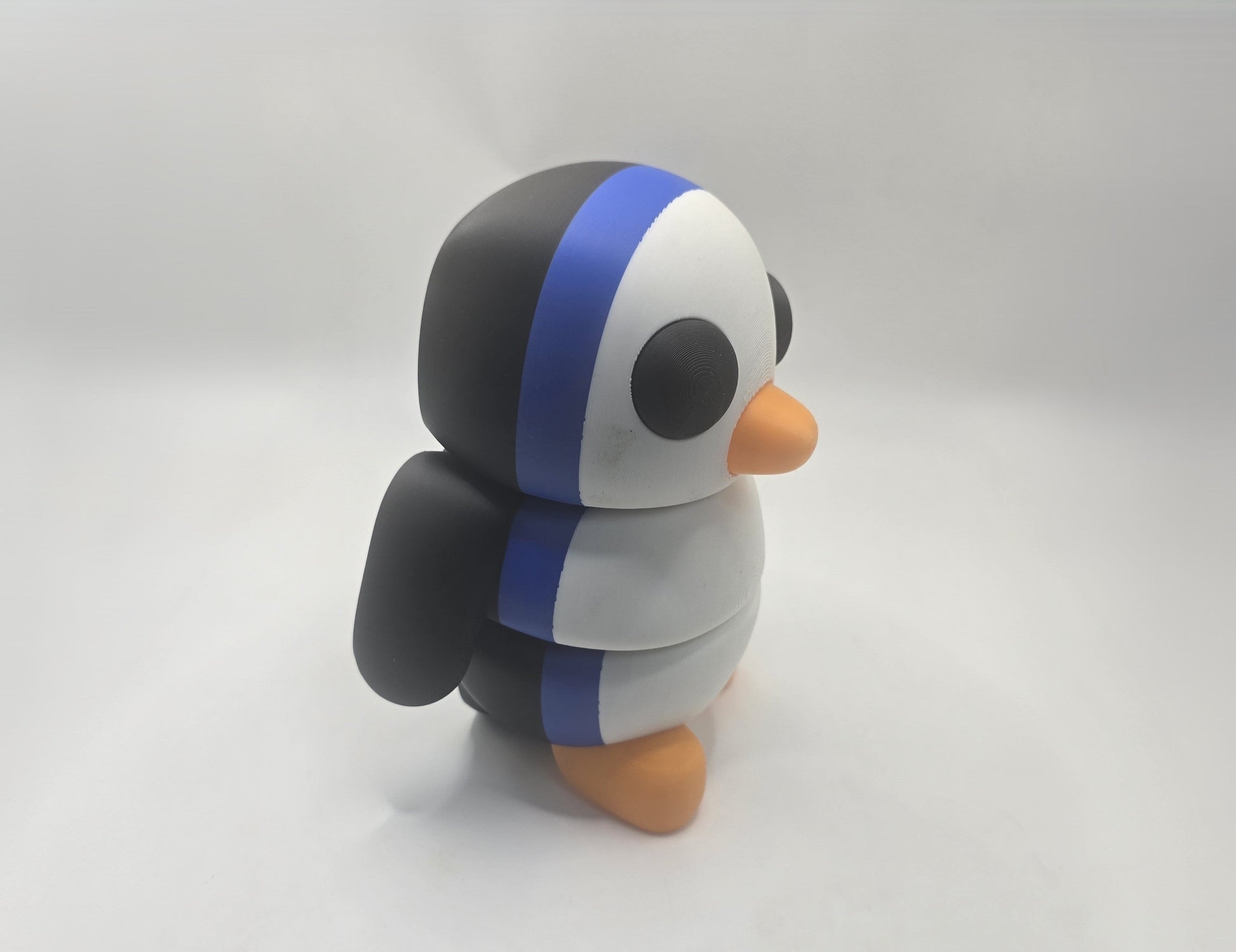 Judgy Giant Penguin - No Hands 3d