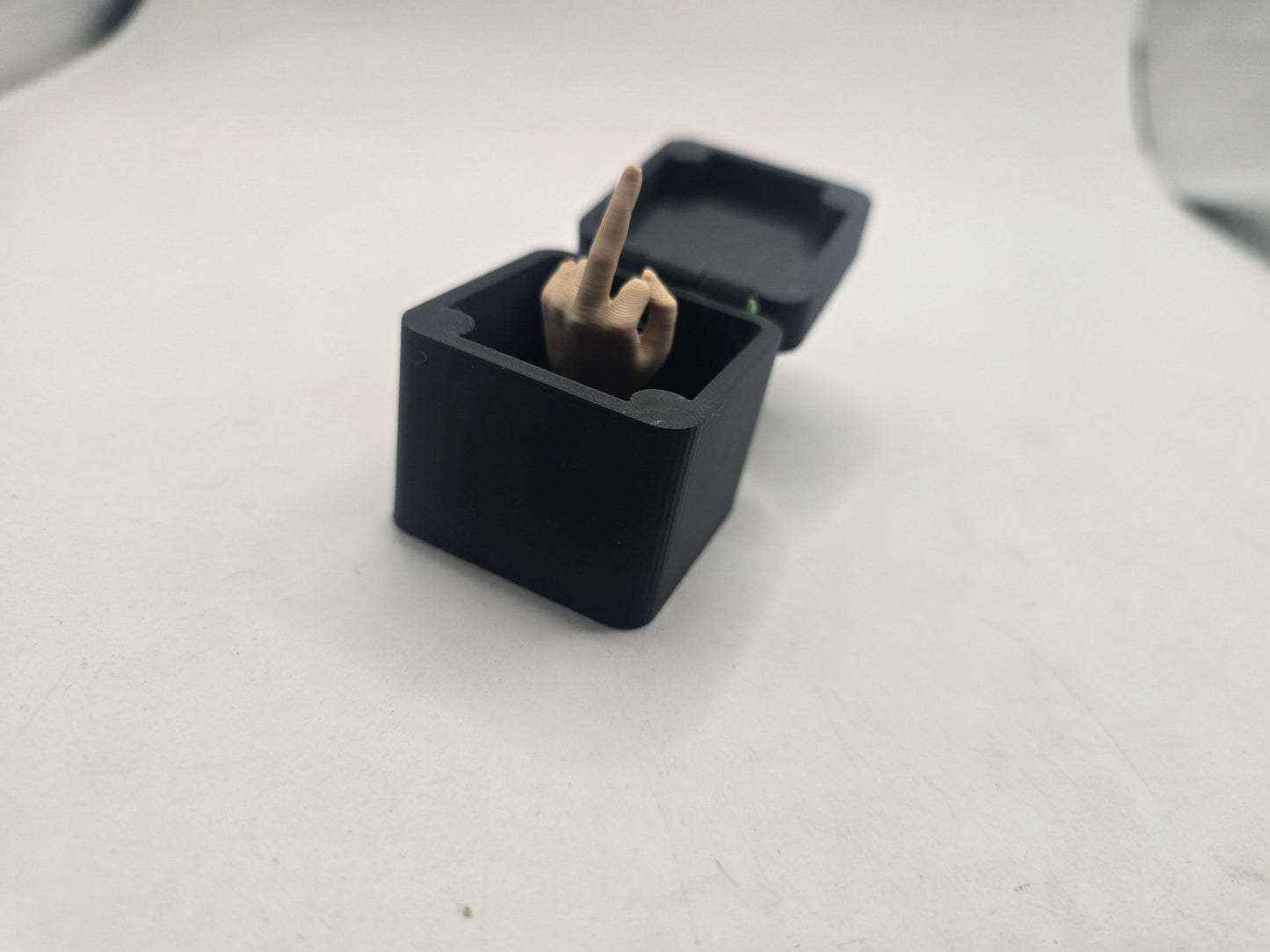 Middle Finger Surprise - No Hands 3d