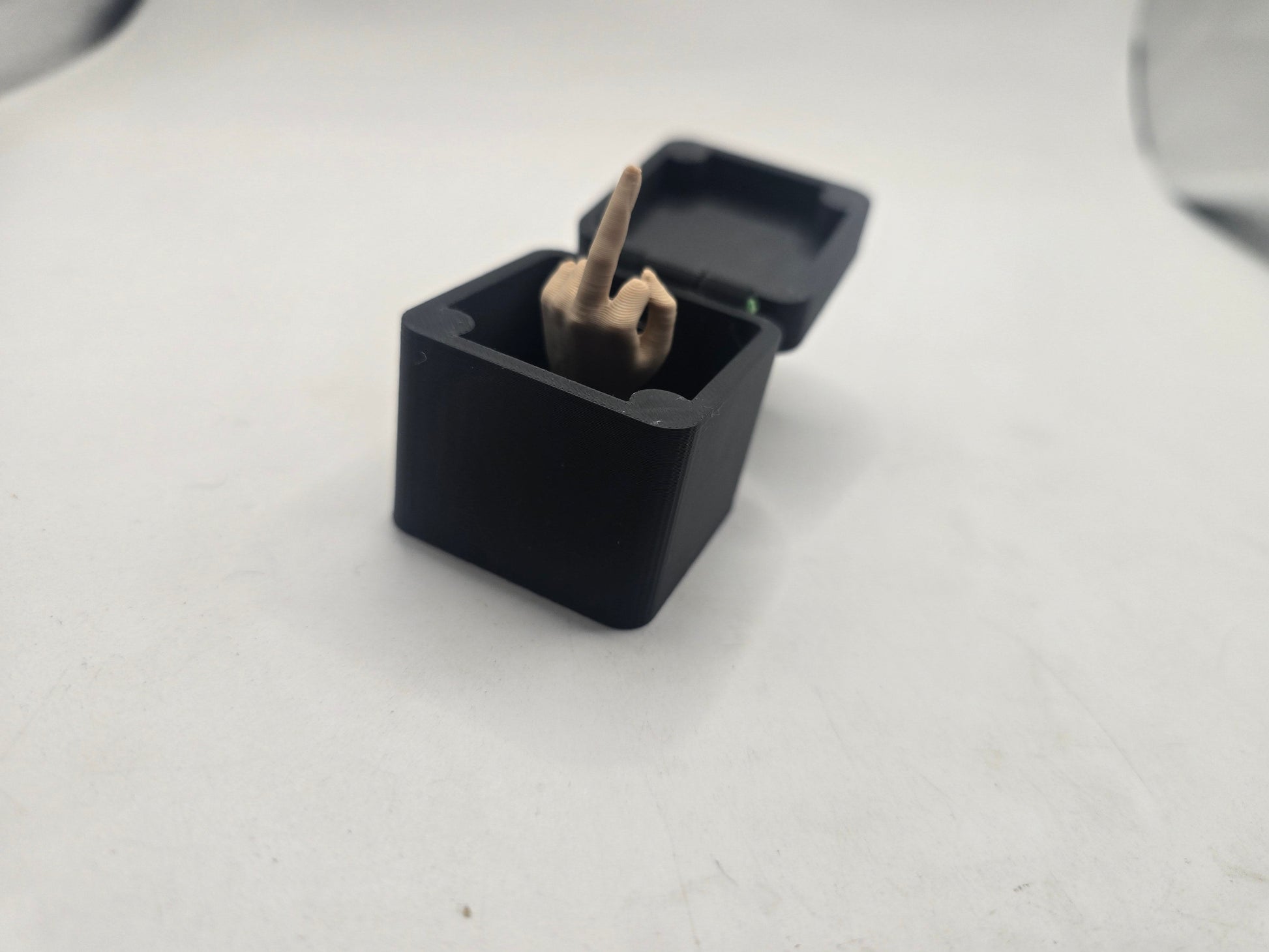 Middle Finger Surprise - No Hands 3d