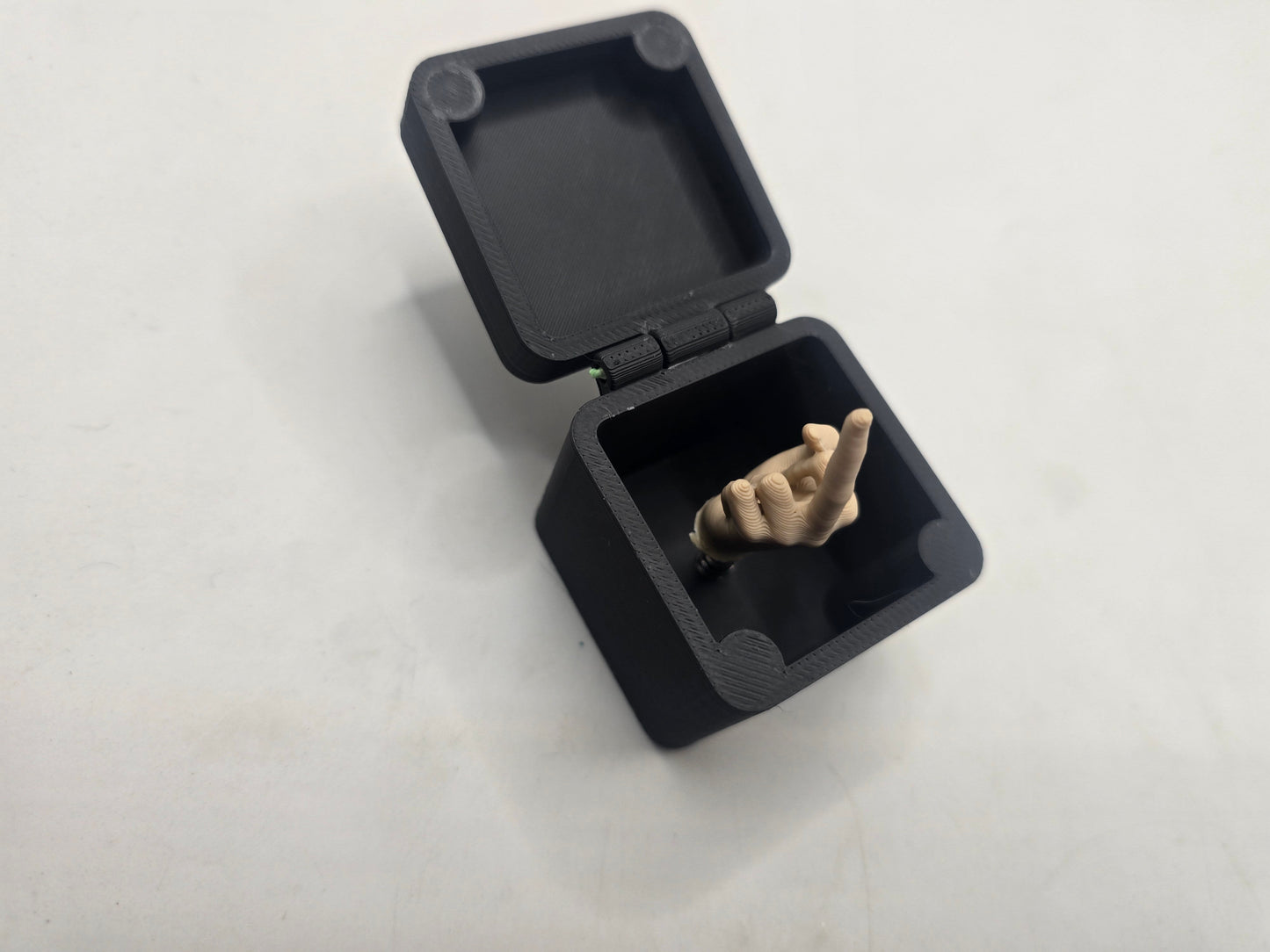 Middle Finger Surprise - No Hands 3d