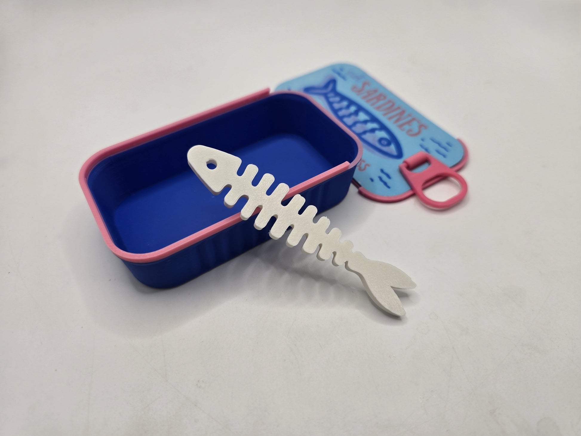 Sardine Jewelery Box - No Hands 3d