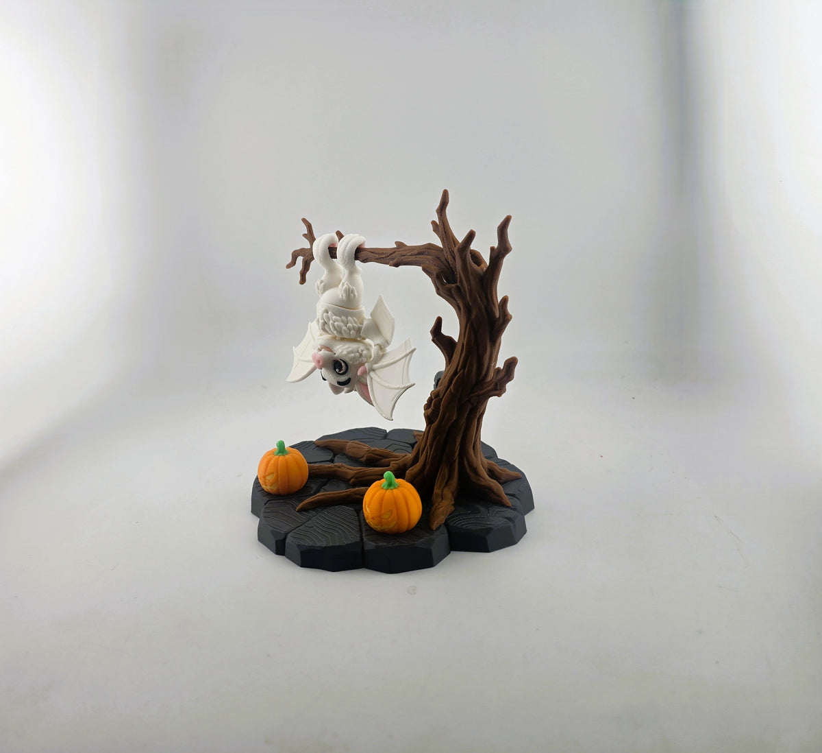 Spooky Bats and Tree - No Hands 3d